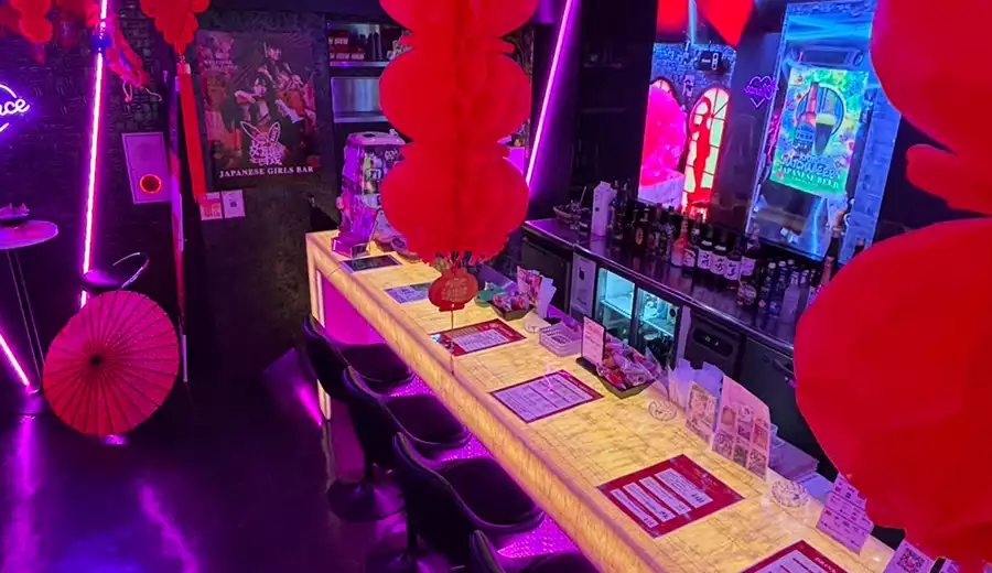 【難波 ガールズバー】カウンター席のススメ｜初めてでも楽しめる大人の夜遊び入門