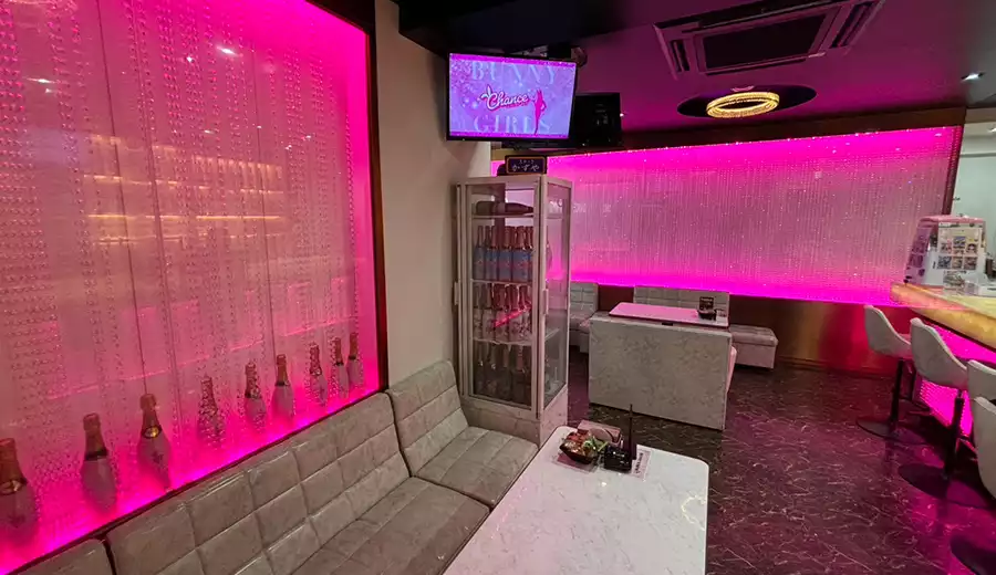 教えて！キャバクラとガールズバーの違い...大阪ミナミで自分に合う夜遊びの見つけ方